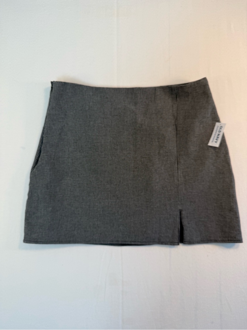 Old Navy Black and Gray Checkered Mini Skirt with Side Slit Sz Large Brand New